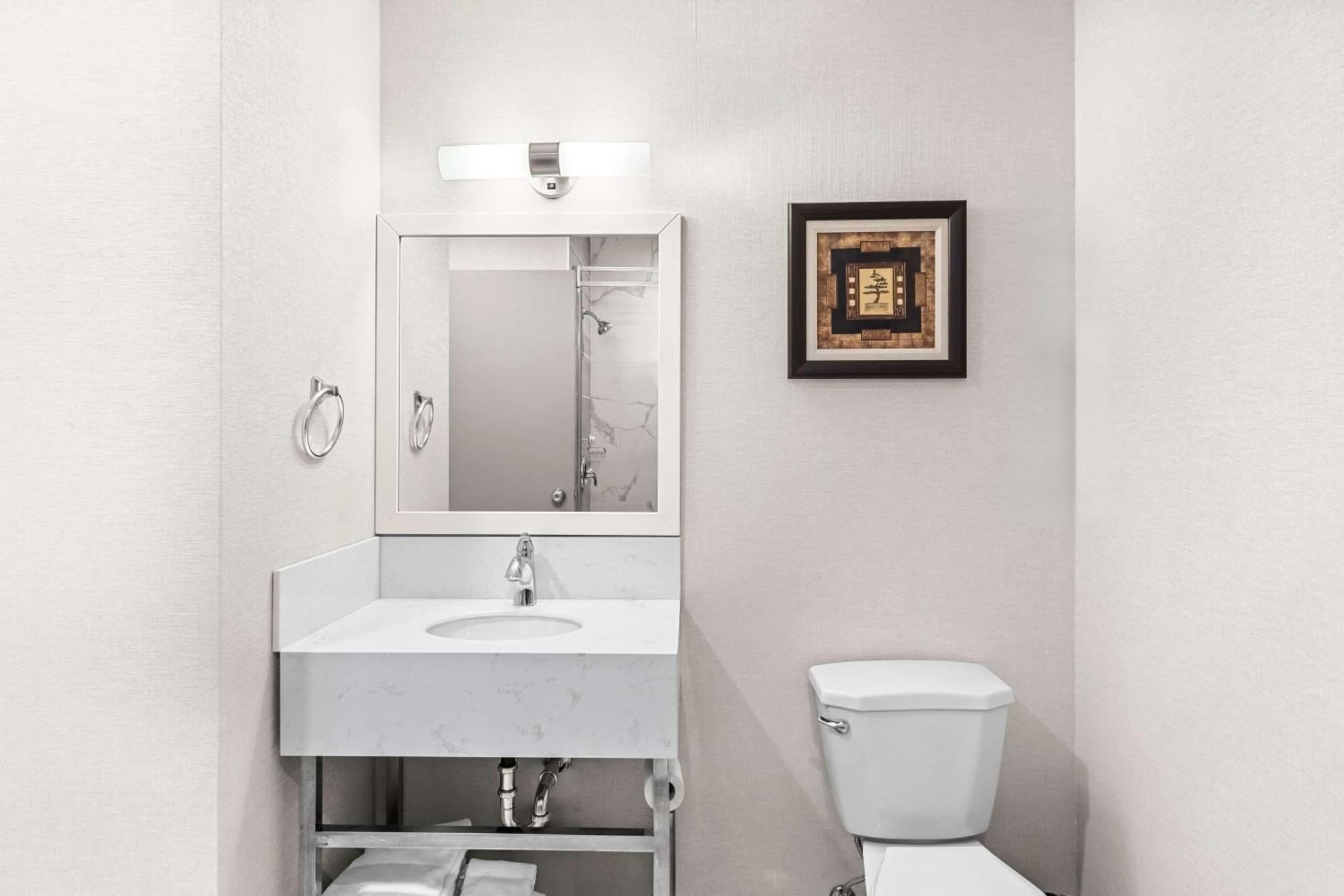 King Room with Roll-In Shower - Disability Access,1608785794:JPEG